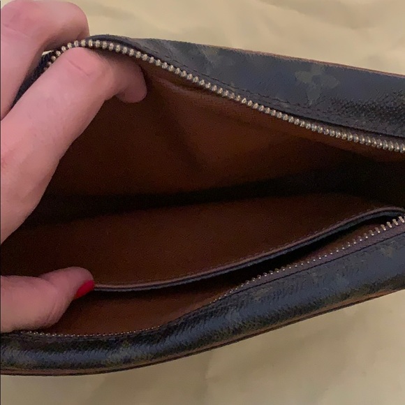 SL1911 Louis Vuitton Compiegne Crossbody - Picture 5 of 11